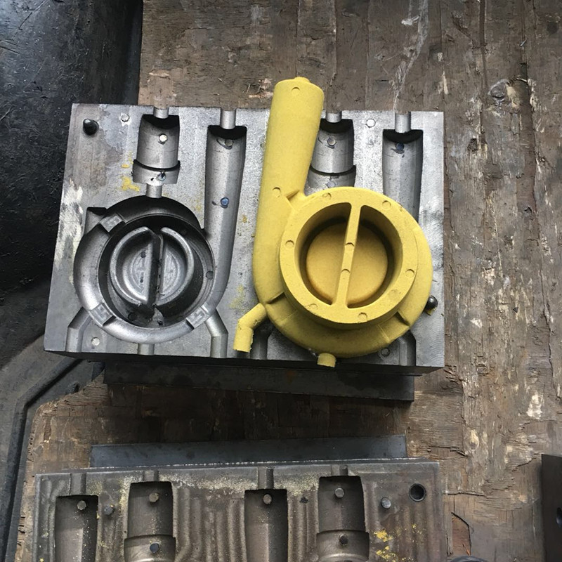 Cum să preveniți defectele de porozitate cauzate de umiditatea crescută în timpul producerii de piese de turnare folosind tehnologia de nisip acoperită vara?