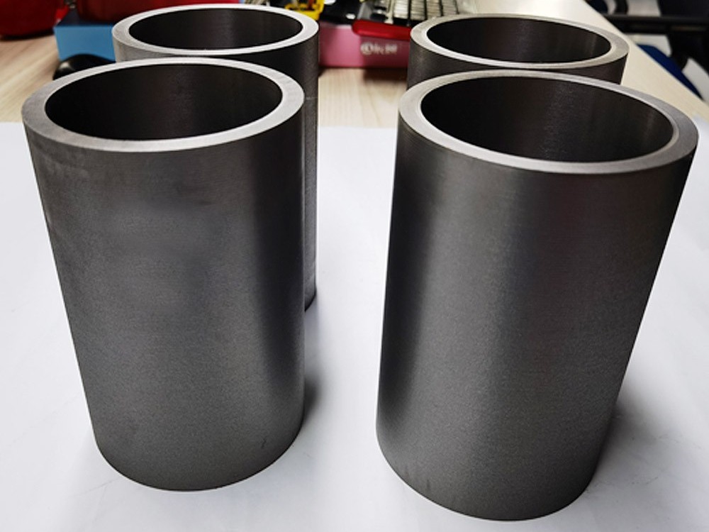 Care sunt efectele siliciului ridicat sau scăzut asupra performanței de prelucrare mecanică a fontului gri 200?