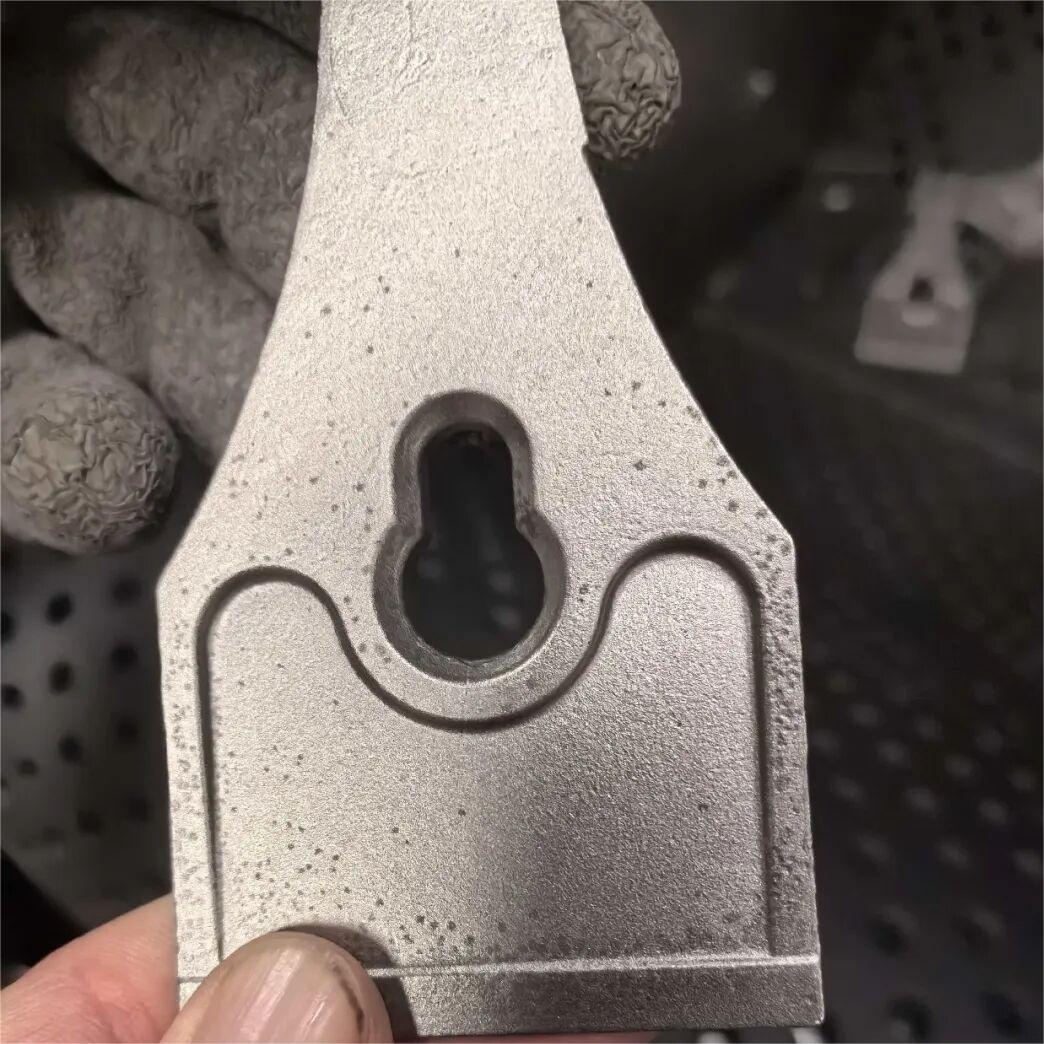 Producerea a 410 piese din oțel inoxidabil cu sol de silice, cu o greutate de 205 grame, cu defecte pete de oxidare la suprafață: cauze și soluții